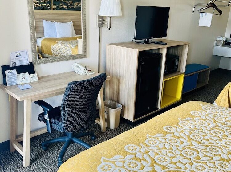 اتاق استاندارد با 2 تخت دوبل, Days Inn By Wyndham Fort Wayne