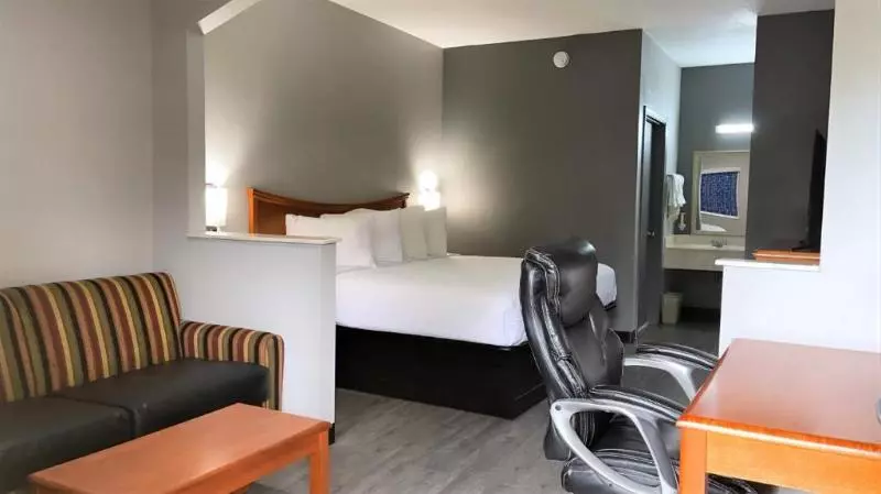 キングサイズベッドのデラックスルーム, Days Inn By Wyndham North Little Rock Maumelle