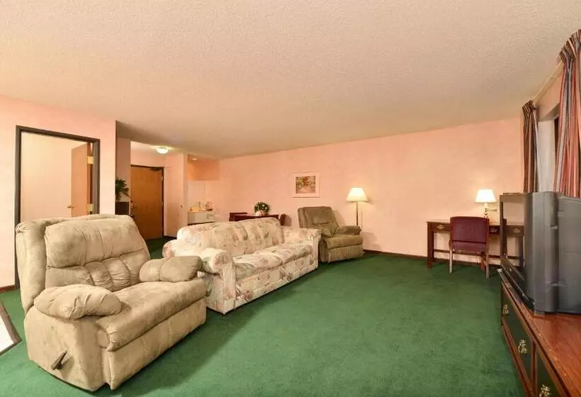 キングサイズベッドのスイートルーム, Days Inn By Wyndham Ozark Springfield