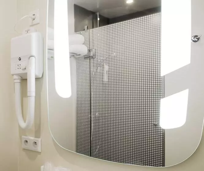 اتاق خانوادگی, Ibis Wavre Brussels East