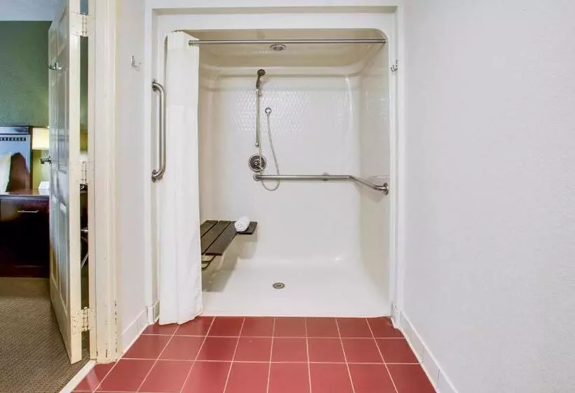 身障者適用キングサイズベッドルーム, Quality Inn Oak Grove Fort Campbell