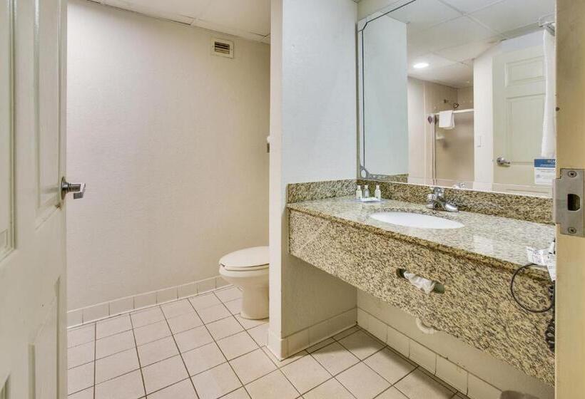 غرفة قياسية سرير كينج لذوى الإحتياجات الخاصة, Quality Inn Oak Grove Fort Campbell