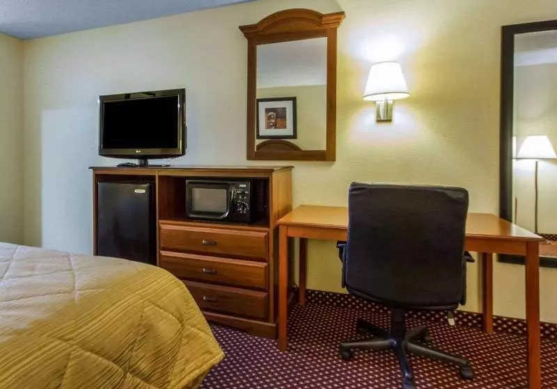 キングサイズベッドのスタンダードルーム, Quality Inn Oak Grove Fort Campbell