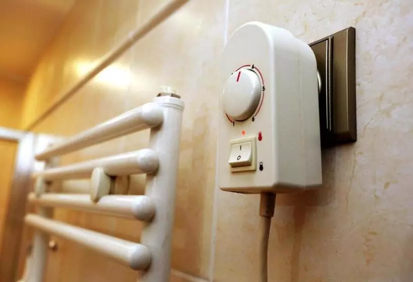 اتاق استاندارد چهار تخته, Roudna