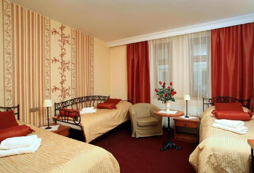 标准三人间, Roudna