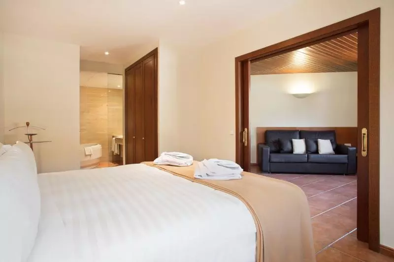 سوییت جونیور, Abba Xalet Suites