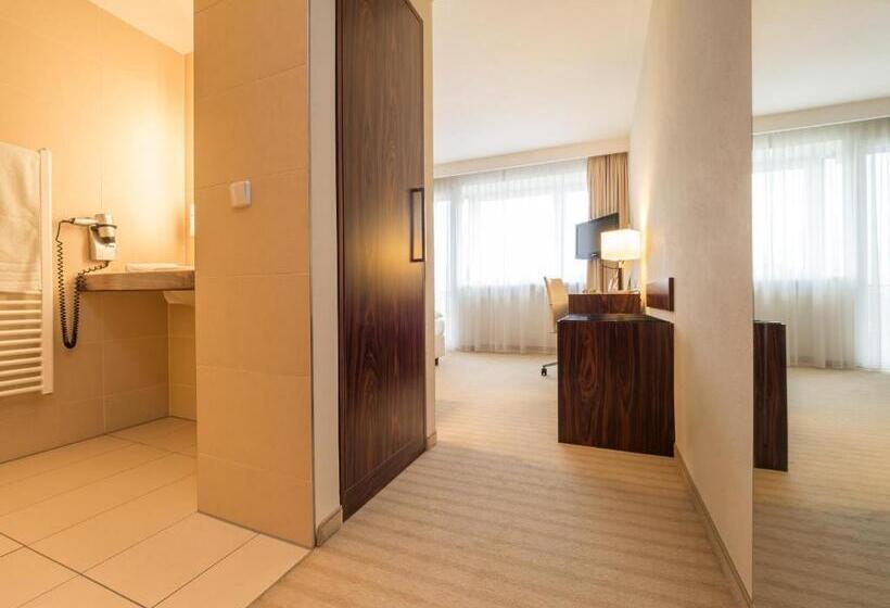 스탠다드 싱글 룸, An Der Oper