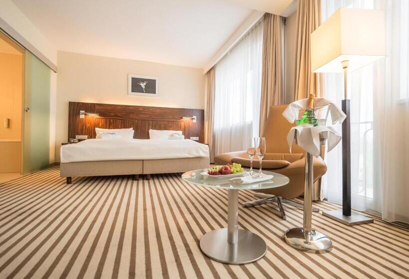 수피리어 싱글 룸, An Der Oper