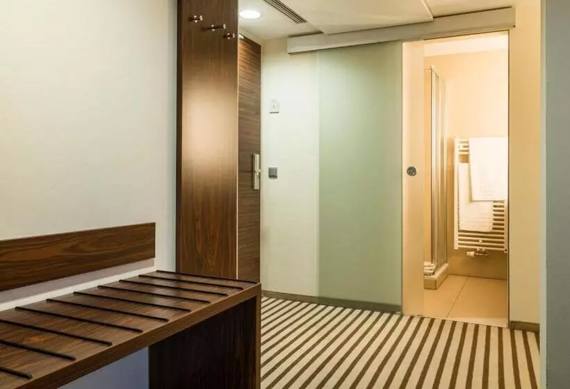 Quarto Premium Individual, An Der Oper