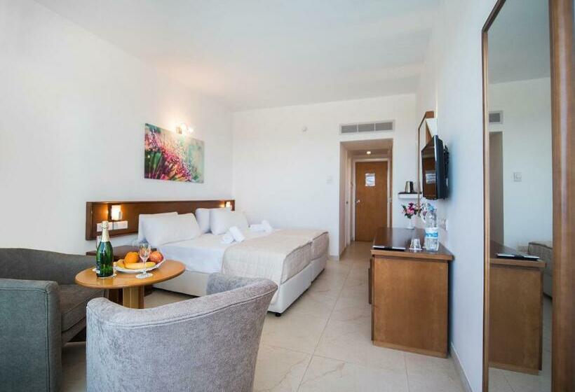 חדר סטנדרט נוף לבריכה, Avlida