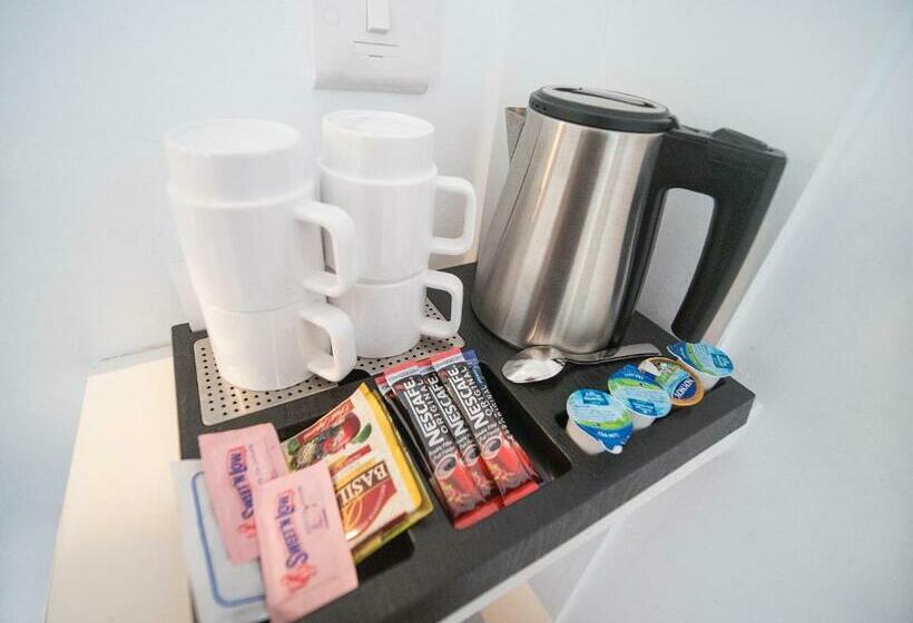 חדר סטנדרט נוף לבריכה, Avlida