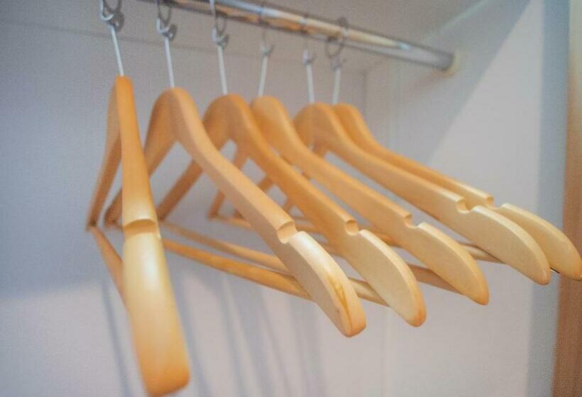 חדר משפחתי נוף לבריכה, Avlida