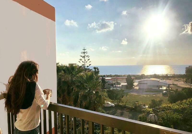 חדר סטנדרט, Avlida