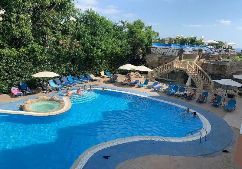 חדר סטנדרט, Avlida