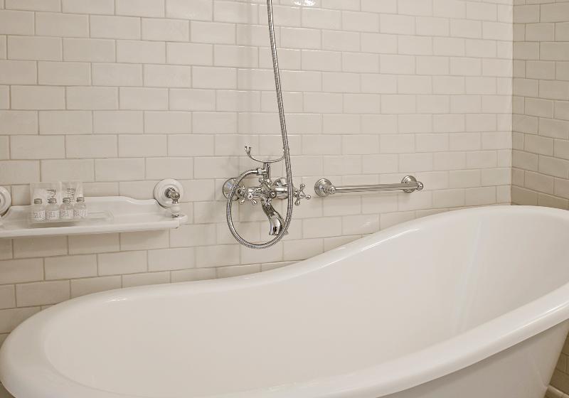 استودیوی استاندارد, Hestia Hotel Draugi