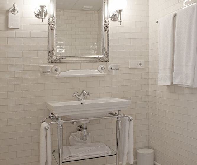 استودیوی استاندارد, Hestia Hotel Draugi