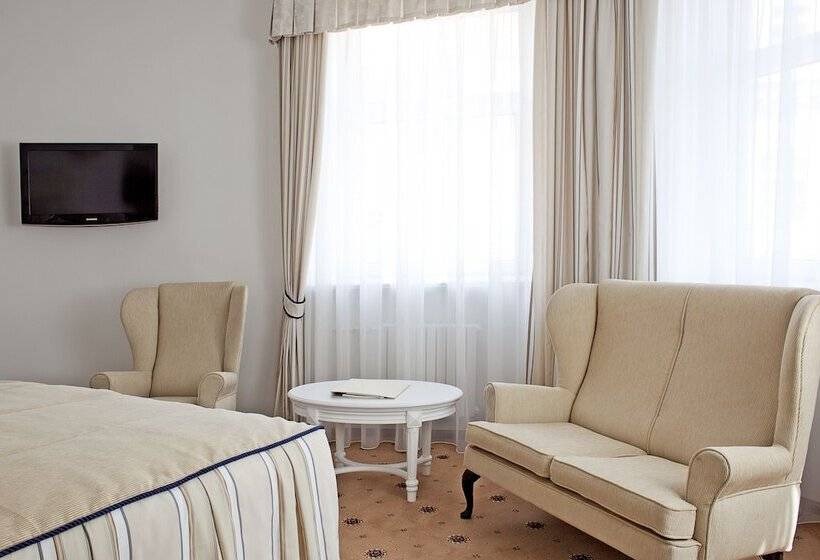 استودیوی استاندارد, Hestia Hotel Draugi