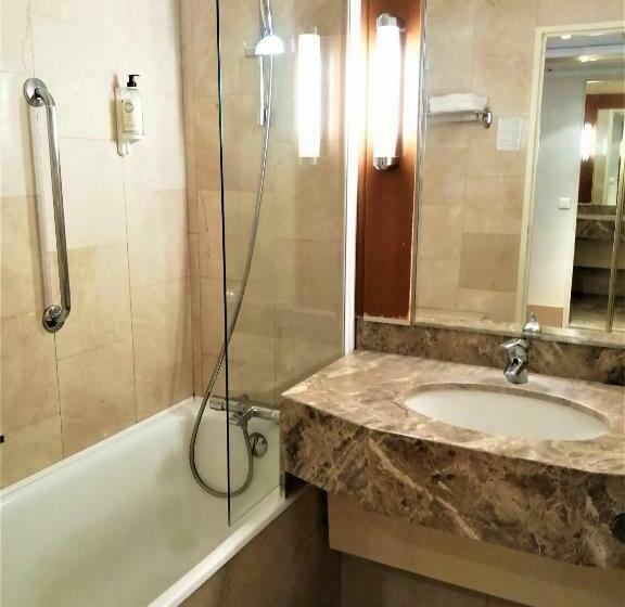 Семейный Номер, Inn Paris CDG Airport
