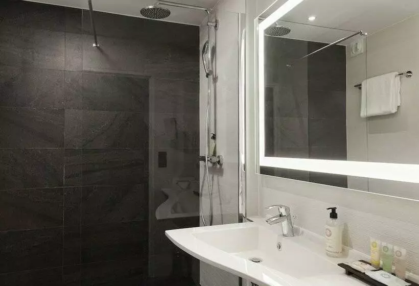 Chambre Familiale, Inn Paris CDG Airport