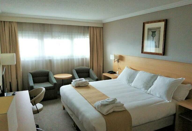 Номер Superior, Inn Paris CDG Airport