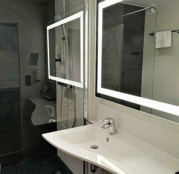 Номер Superior, Inn Paris CDG Airport