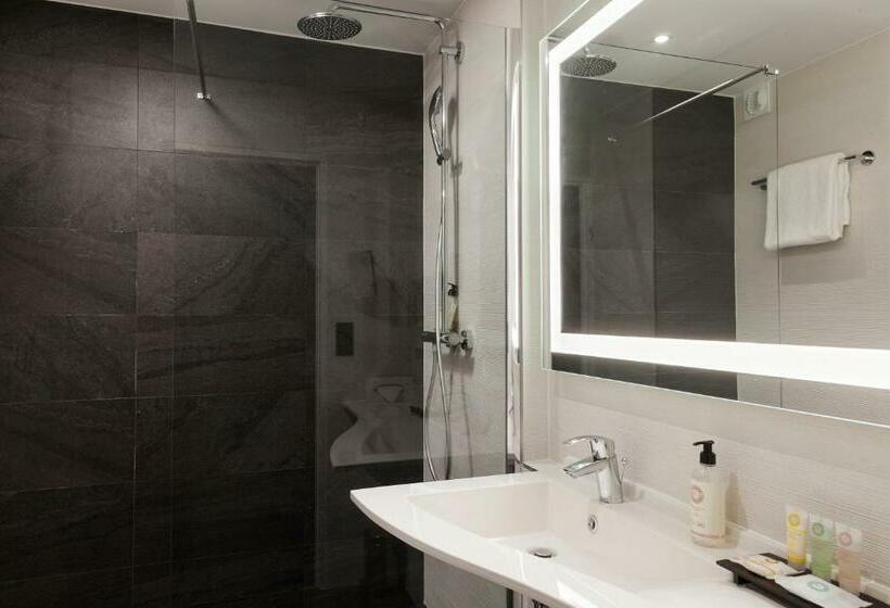 Номер Superior, Inn Paris CDG Airport