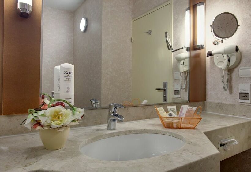 Номер Superior, Inn Paris CDG Airport