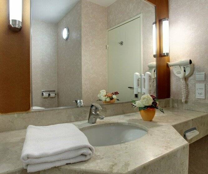 Номер Superior, Inn Paris CDG Airport