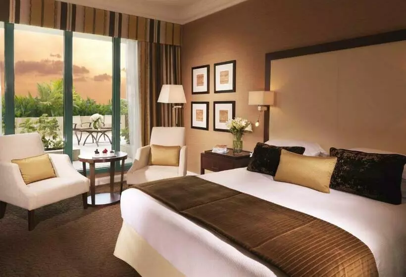 اتاق اجرایی, Mövenpick Grand Al Bustan