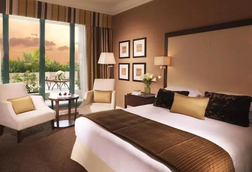 اتاق لوکس با تخت بزرگ, Mövenpick Grand Al Bustan