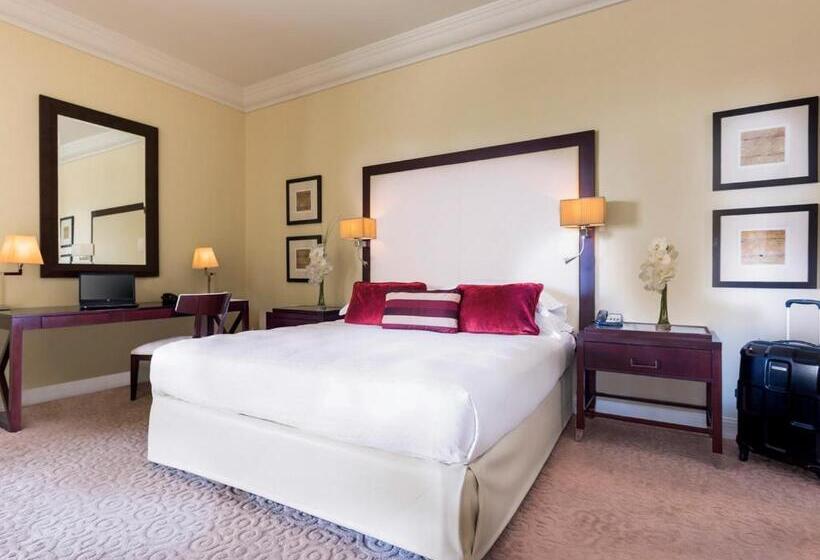 Номер Executive, Mövenpick Grand Al Bustan