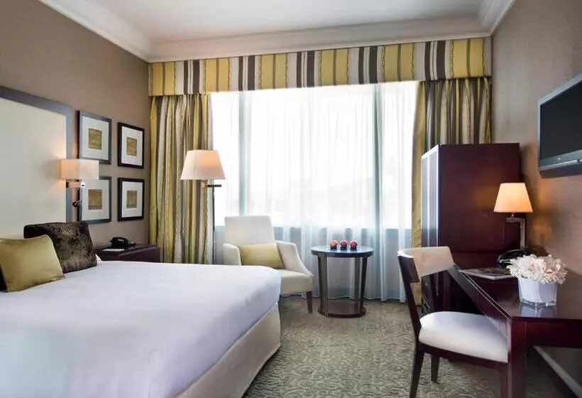 اتاق کلاسیک با تخت دونفره, Mövenpick Grand Al Bustan