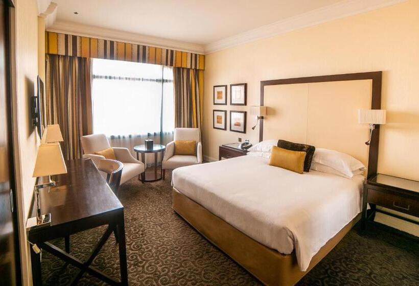 اتاق کلاسیک با تخت دونفره, Mövenpick Grand Al Bustan