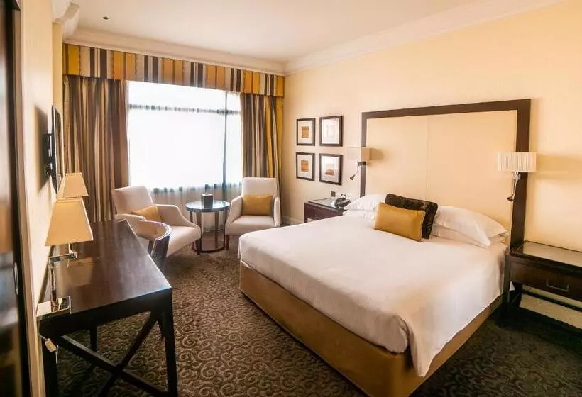 اتاق کلاسیک با تخت دونفره, Mövenpick Grand Al Bustan