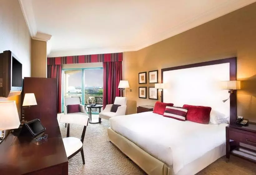 سوییت لوکس, Mövenpick Grand Al Bustan