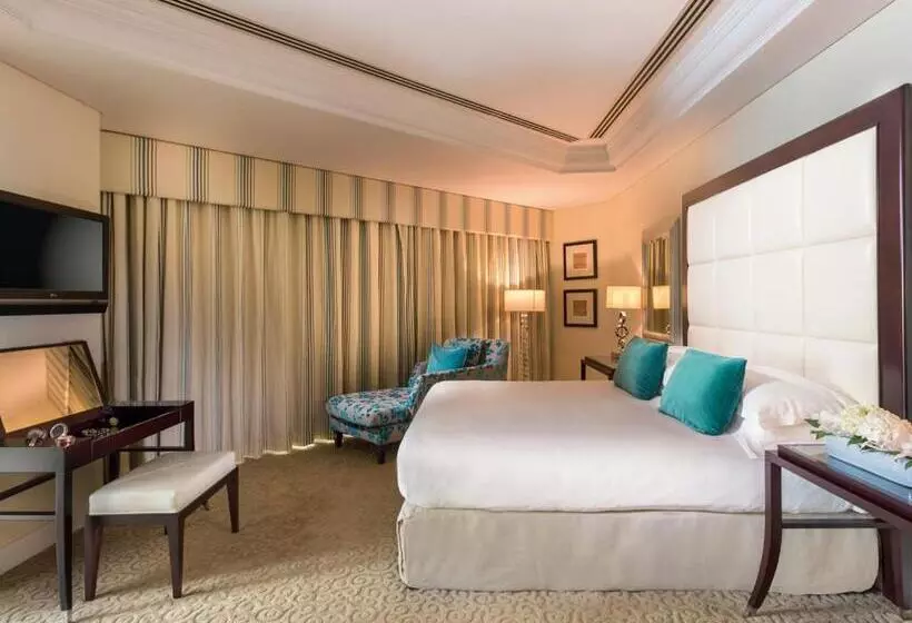 سوییت سوپریور, Mövenpick Grand Al Bustan