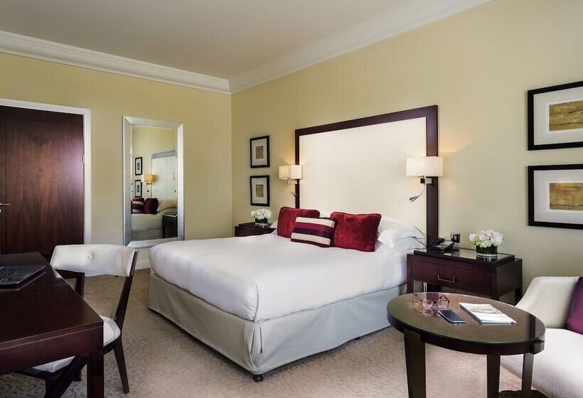 سوییت لوکس, Mövenpick Grand Al Bustan