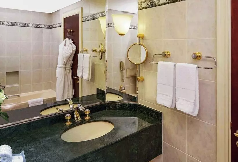 سوییت سوپریور, Mövenpick Grand Al Bustan