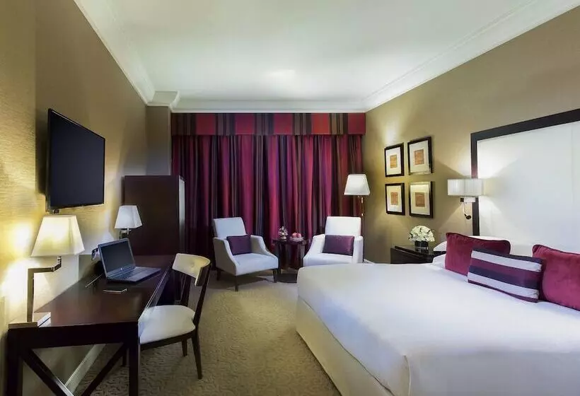 سوییت لوکس, Mövenpick Grand Al Bustan
