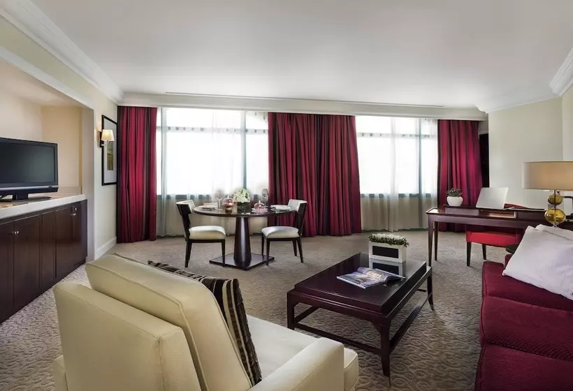 سوییت لوکس, Mövenpick Grand Al Bustan