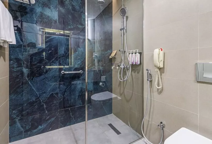 اتاق اجرایی, Mövenpick Grand Al Bustan