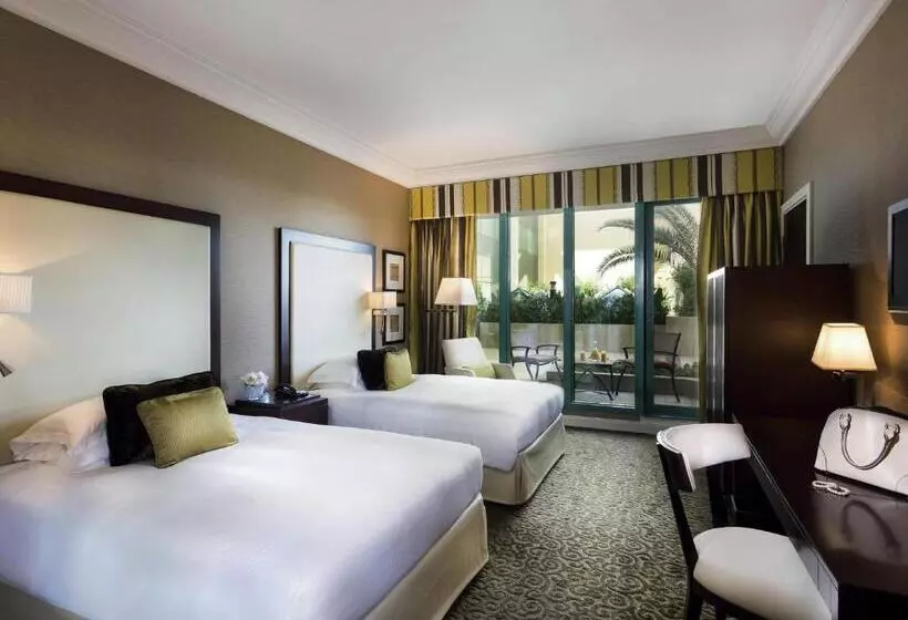 اتاق کلاسیک با تخت دونفره, Mövenpick Grand Al Bustan