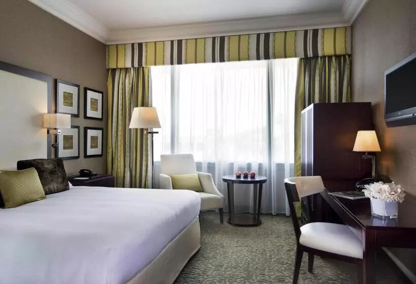 اتاق کلاسیک با تخت دونفره, Mövenpick Grand Al Bustan