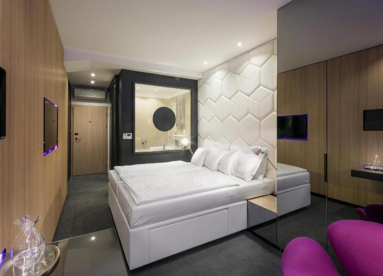 غرفة سوبيريور مزود بجاكوزى, Pytloun Grand Hotel Imperial