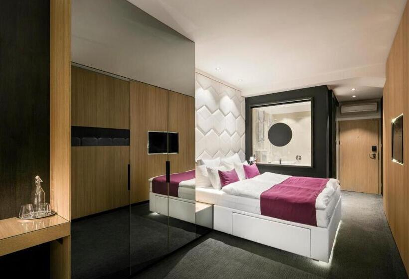 غرفة سوبيريور مزود بجاكوزى, Pytloun Grand Hotel Imperial