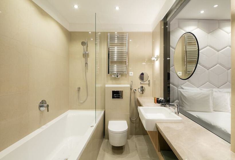 غرفة ديلوكس ثلاثية, Pytloun Grand Hotel Imperial