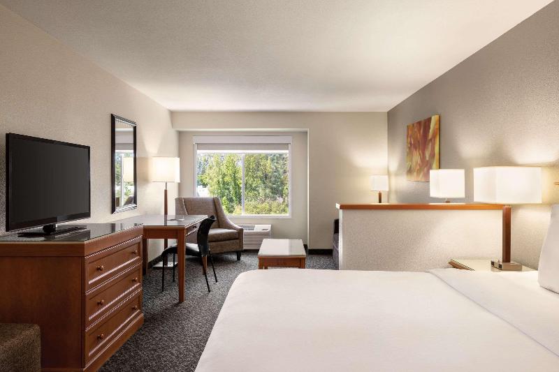 Стандартный Номер Кровать Кинг, Radisson Hotel Portland Airport