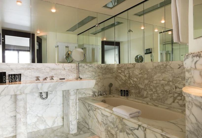 디럭스 룸, Square