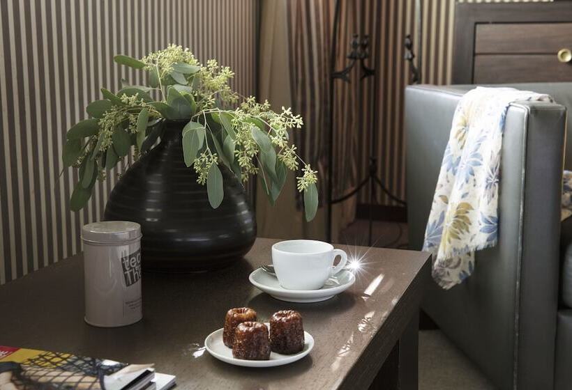 디럭스 룸, Square