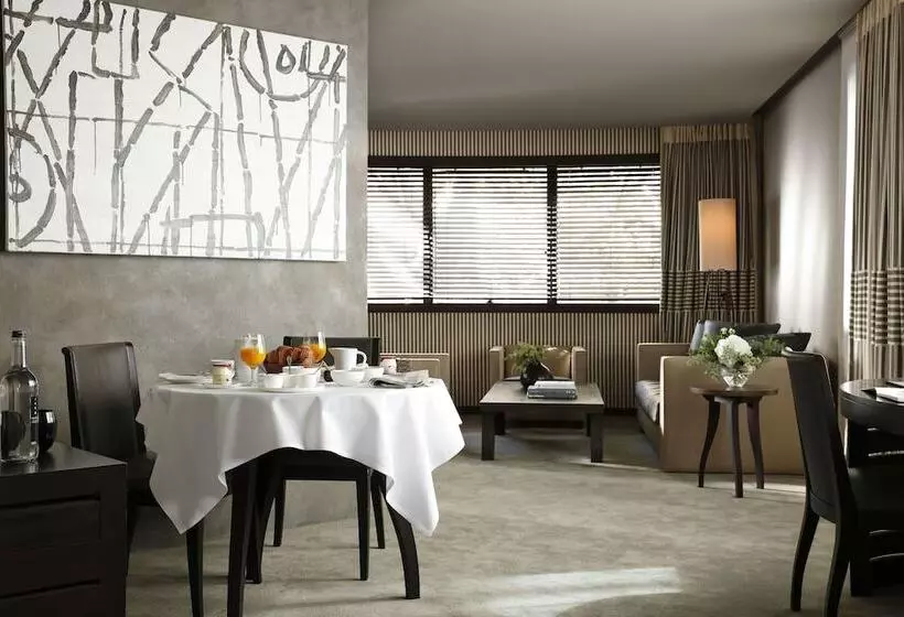 Suite, Square